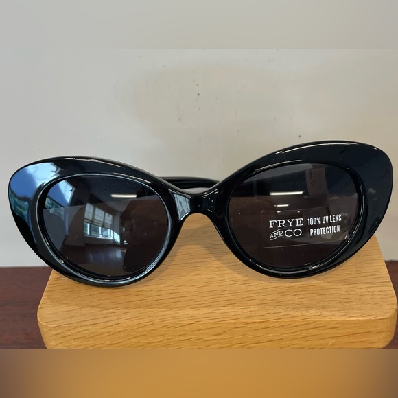 NWT “FRYE” BLACK CAT EYE SUNGLASSES - Picture 2 of 6